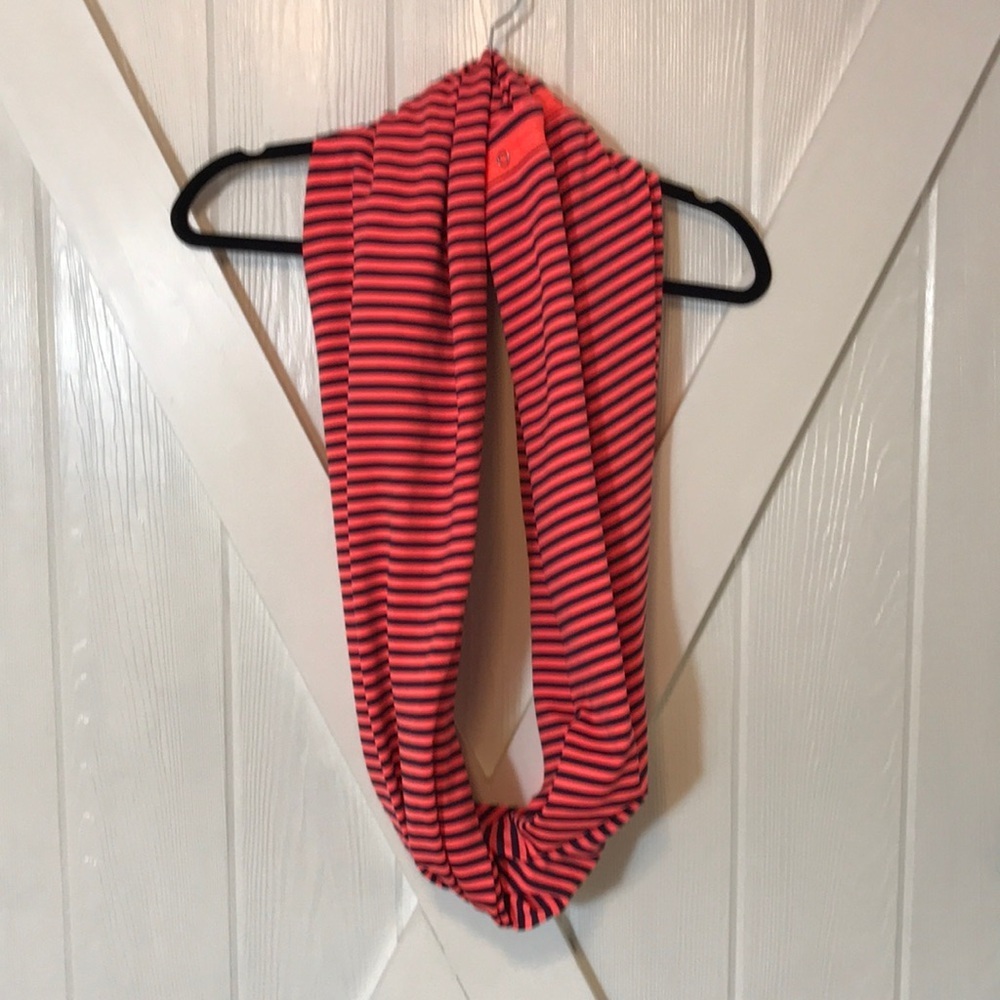 Lululemon Snap Up Infinity Scarf
